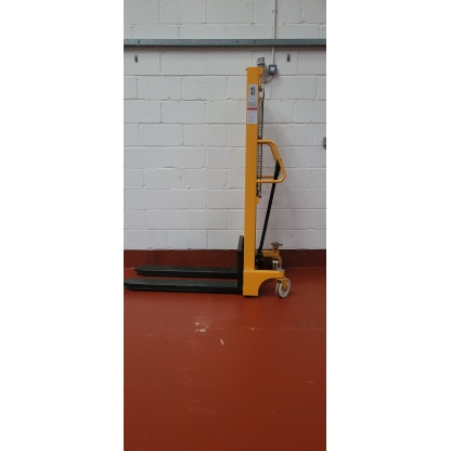 Manual Wrap-Over Stacker, 1.6m Lift Height, 1000kg Capacity - Used & in VGC.