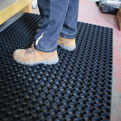 Anti Fatigue Exterior Matting 1.5m x 1m c/w 2 Connectors